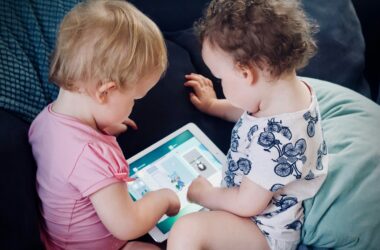Tech-Savvy Parenting: Innovative Gadgets and Apps for Modern Mom