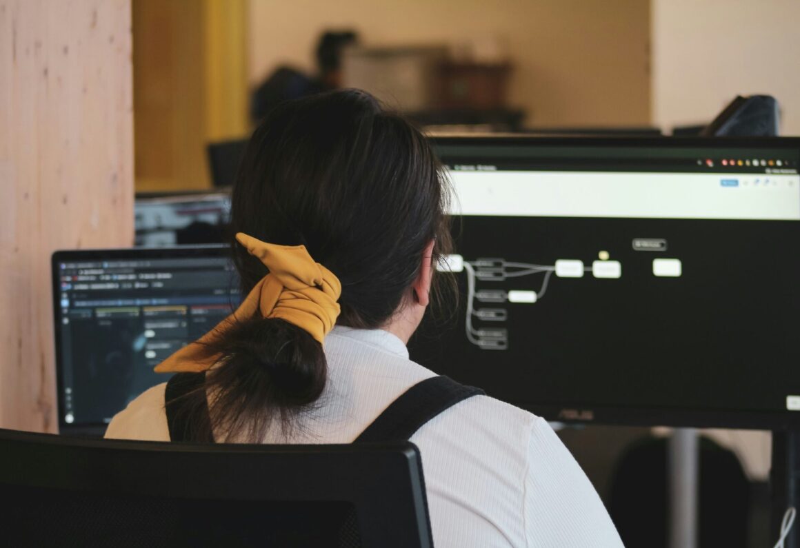 Coding Made Chic: Stylish Ways to Learn Programming for Aspiring Female Developers